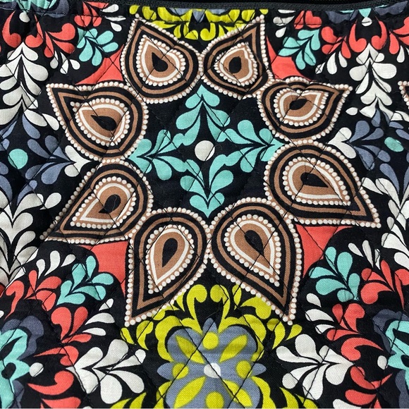 NWOT Vera Bradley Colorful Patterned Women's Travel Bag - Picture 5 of 8